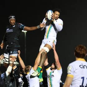 Northampton's Courtney Lawes wins a lineout against Glasgow Warriors' Sintu Manjezi during the Investec Champions Cup match at Scotstoun Stadium. (Photo by Ross MacDonald / SNS Group)