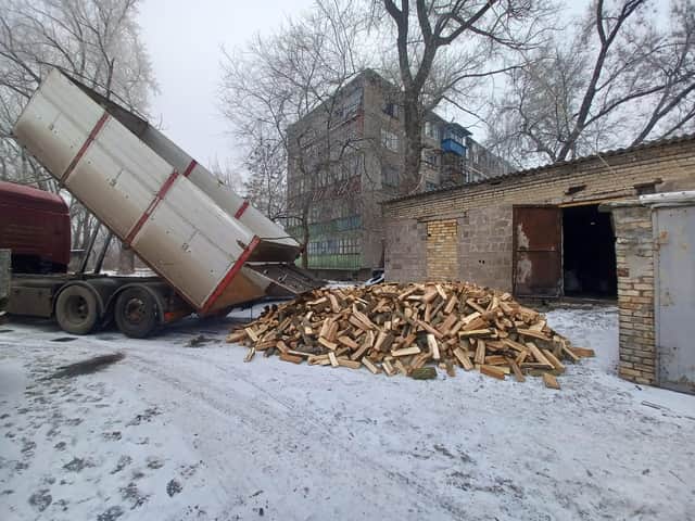 The wood is delivered in a tipper truck.