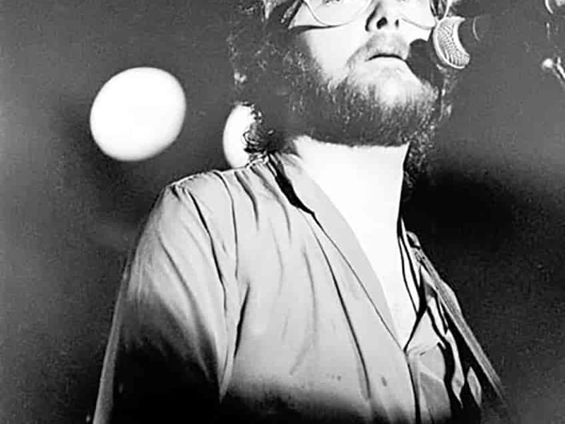 singer, songwriter, musician, and record producer, Paisley born Gerry Rafferty was known as the founding member of Stealers Wheel and is best known for hits such as 'Stuck In The Middle With You'. He also enjoyed lots of success as a solo artists and was played alongside Sir Billy Connolly in the Humblebums.