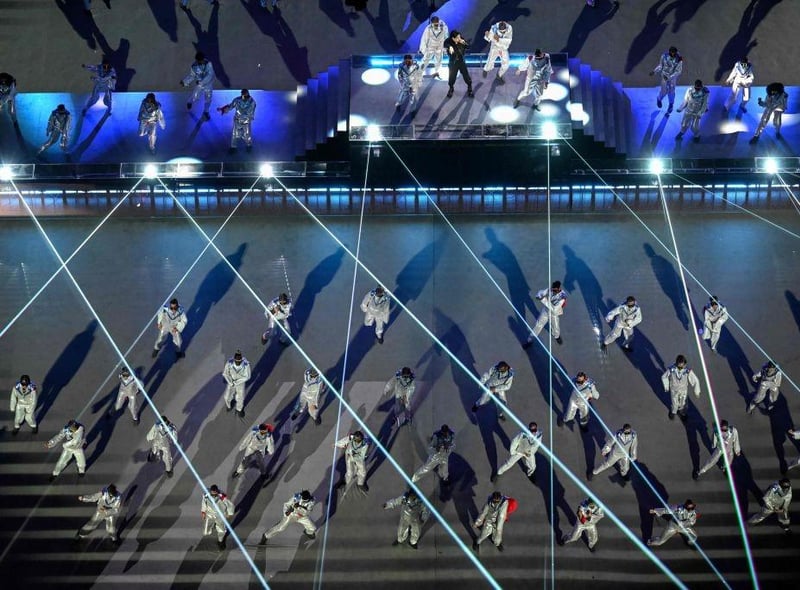 South Korean singer Jung Kook was joined by futuristic dancers during his performance at the ceremony.
