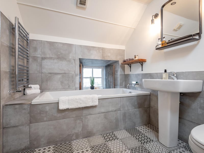 Relax in the bath with a view