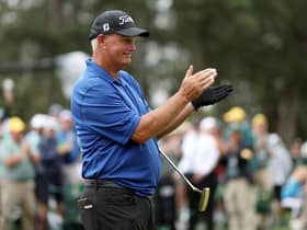 Sandy Lyle acknowledges the patrons on the 18th green during the second round of the 2023 Masters at Augusta National Golf Club. Picture: Christian Petersen/Getty Images.