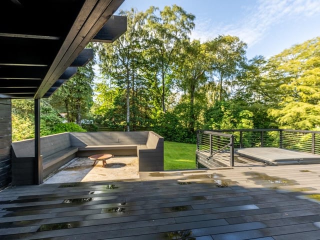 Exterior: Timber decking, with a barbecue area and hot tub, wraps attractively around the home’s kitchen-dining area, providing a fantastic space for entertaining.
Contact: Savills