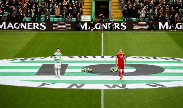 Celtic's on-pitch tribute to Lisbon Lion Bertie Auld. (Photo by Alan Harvey / SNS Group)