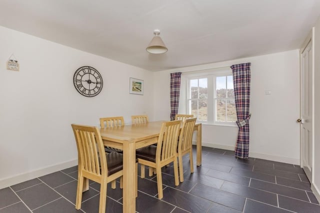 Oldany Farmhouse - dining room.