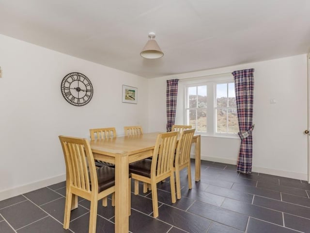 Oldany Farmhouse - dining room.
