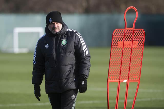 Ange Postecoglou takes Celtic training ahead of hosting Aberdeen on Saturday.  (Photo by Craig Foy / SNS Group)
