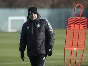 Ange Postecoglou takes Celtic training ahead of hosting Aberdeen on Saturday.  (Photo by Craig Foy / SNS Group)