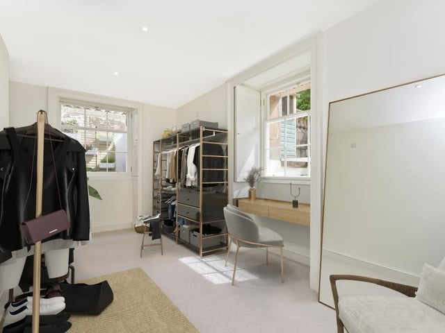 Dressing room.