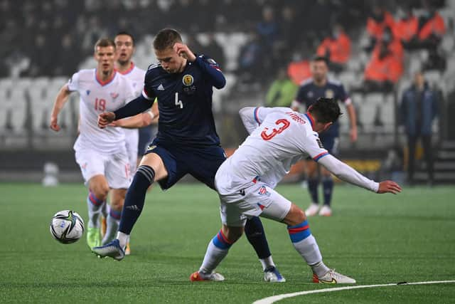 Scott McTominay tries to escape the attentions of Viljormur Davidsen.