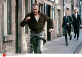 Renton and Spud are chased by security guards