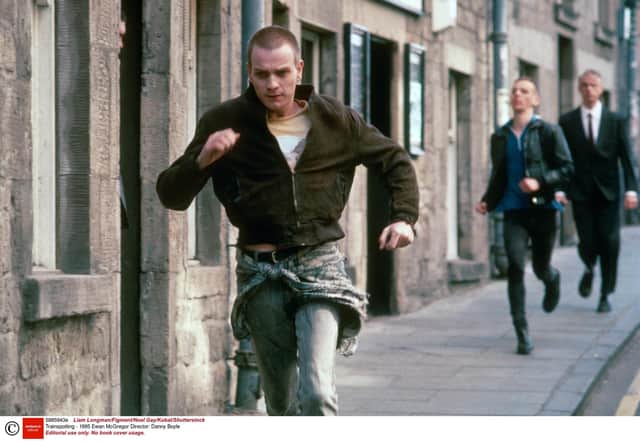 Renton and Spud are chased by security guards