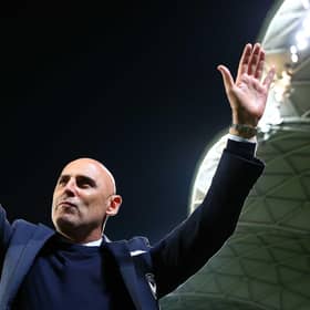 Kevin Muscat farewells the Melbourne Victory crowd after coaching his last match for the club in 2019. (Photo by Robert Cianflone/Getty Images)
