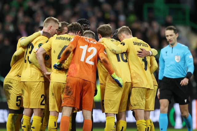 Bodo's players form a huddle to delay the restart in the aftermath of losing a goal that made it 2-1 in what they instantly turned into a  3-1 victory in their Conference League play-off first leg at Celtic Park on Thursday.  (Photo by Craig Williamson / SNS Group)
