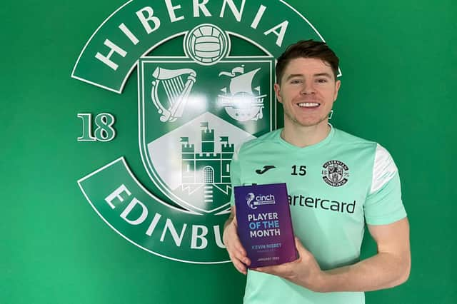 Hibs striker Kevin Nisbet with his cinch Premiership Player of the Month award.