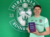 Hibs striker Kevin Nisbet with his cinch Premiership Player of the Month award.