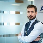 Martin Compston uses an English accent as DS Steve Arnott in  'Line of Duty'.