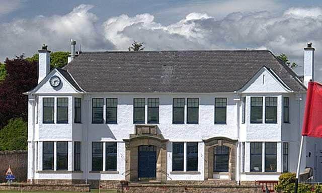Gullane Golf Club's members' clubhouse will close at 6pm tonight for 16 days, as will its visitors' clubhouse across the road