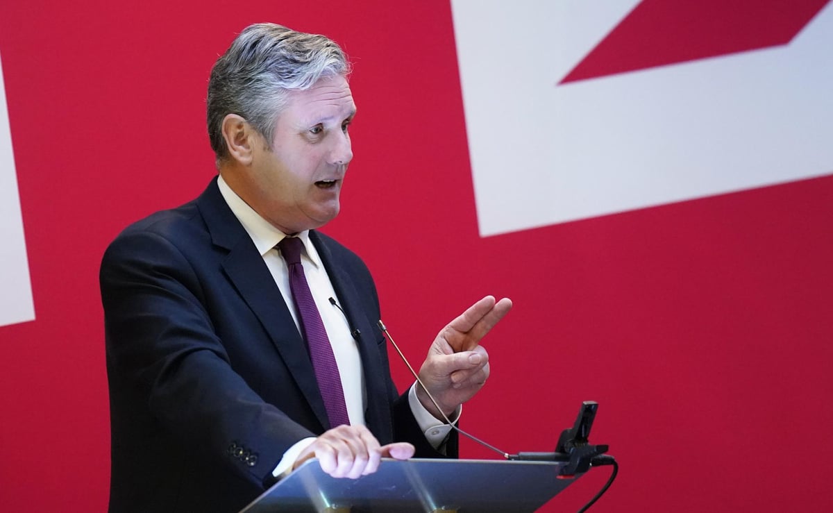Sir Keir Starmer accuses Liz Truss of ‘clinging to power’ and predicts &#8216;plenty of laughable excuses in the coming days&#8217;