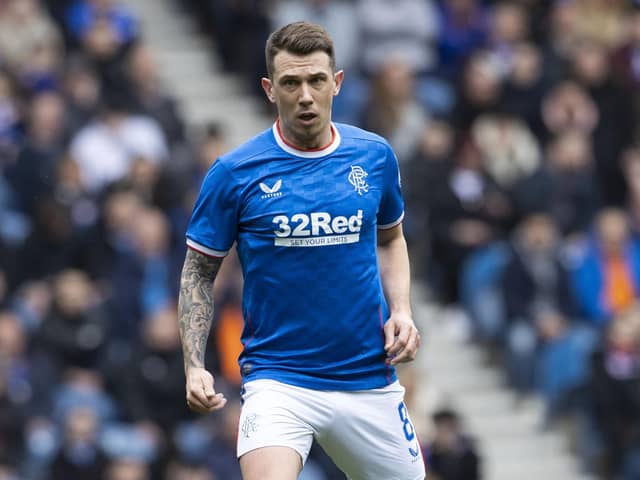 Scotland midfielder Ryan Jack has signed a new one-year contract with Rangers.