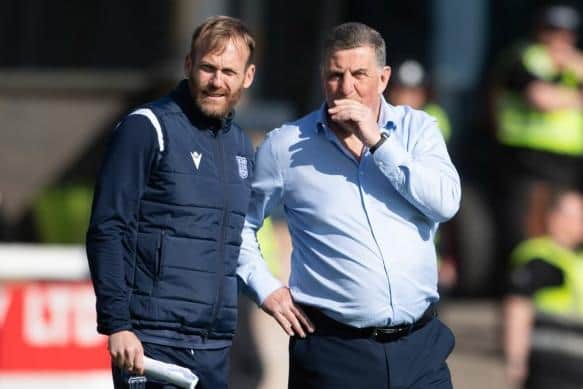 Dundee manager Mark McGhee (R) and assistant Simon Rusk. (Photo by Paul Devlin / SNS Group)