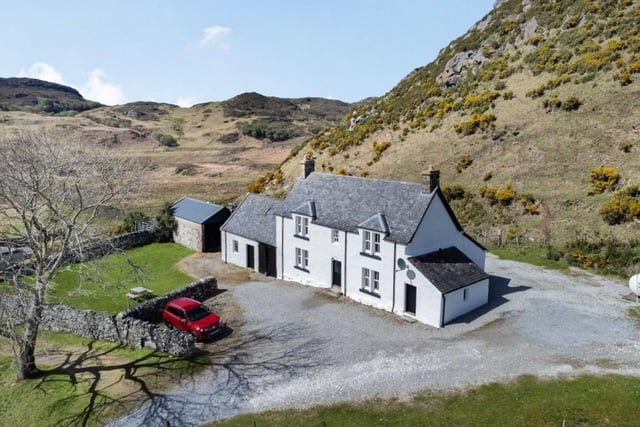 Oldany Farmhouse - front.