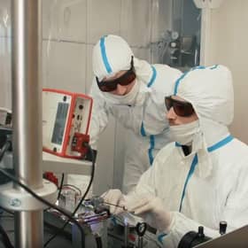 UniKLasers engineers work on the Solo 640 – the only single frequency DPSS red laser with 1000 mW output power on the market.