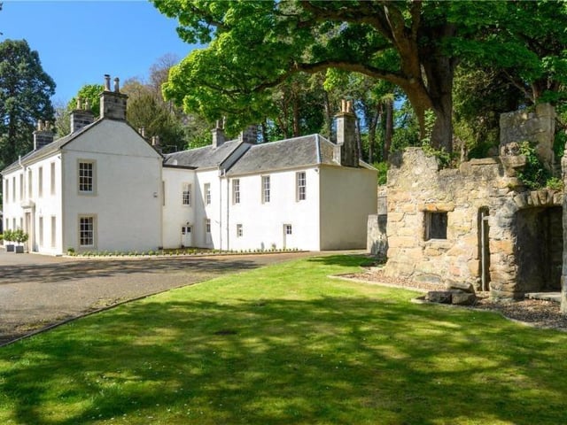 The grounds include 17th century ruins.