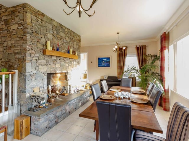 Dining room.