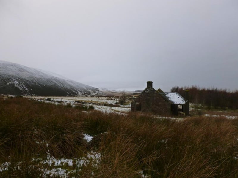 Craigentarrie used to be a steading in the Pentland Hills close to Edinburgh, here you can find an abandoned farmstead. The name ‘Craigentarrie’ can be broken up as ‘Creag an Tairbh’ in Scottish Gaelic, this means ‘the rock of the bull’.
