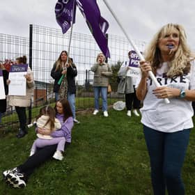 Unison strike outside Avenue End Primary School in Glasgow. Image: Jeff J Mitchell/Getty Images.