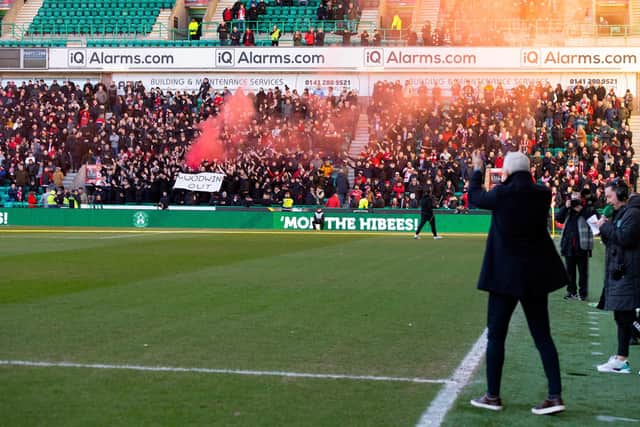 Aberdeen fans make their feelings known about manager Jim Goodwin ahead of the loss to Hibs. (Photo by Paul Devlin / SNS Group)