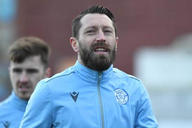 Stephen Dobbie warms up for Queen of the South. (Photo by Mark Scates / SNS Group)