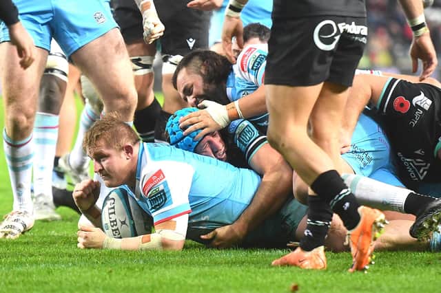 Johnny Matthews of Glasgow scores a try in the win at Ospreys. Photo by Ben Evans/Huw Evans/Shutterstock (14204998y)