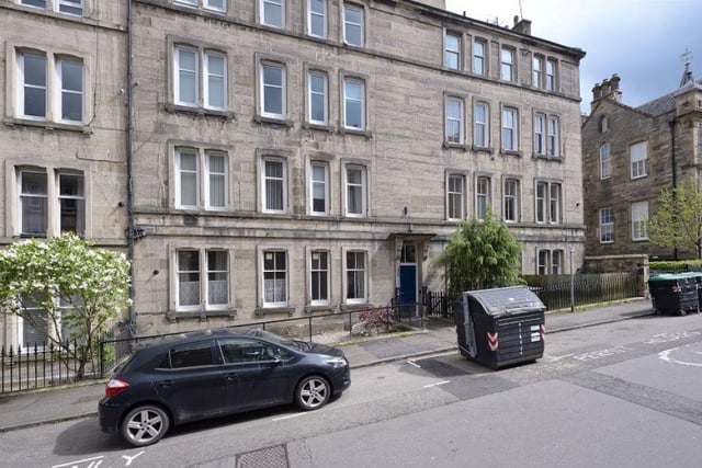 One-bedroom ground floor flat forming part of a traditional Victorian tenement and located in the sought-after area of Stockbridge, close to Edinburgh city centre. Offers Over £219,000.