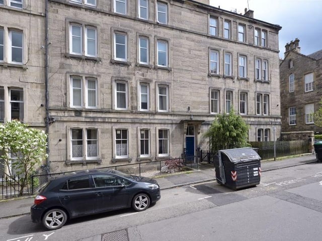 One-bedroom ground floor flat forming part of a traditional Victorian tenement and located in the sought-after area of Stockbridge, close to Edinburgh city centre. Offers Over £219,000.