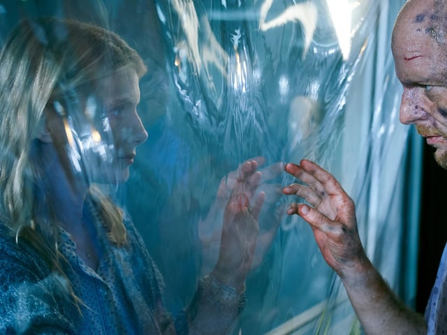 Inglorious Basterds star Mélanie Laurent takes the lead role in Oxygen, a claustrophobic survival movie that comes in at 88% on Rotten Tomatoes.