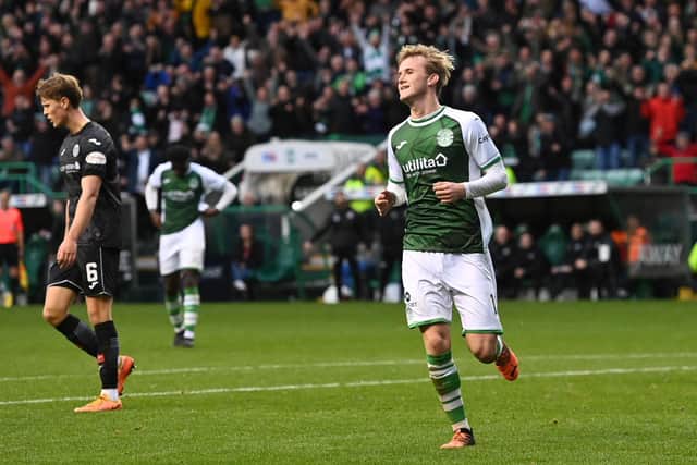 Ewan Henderson celebrates scoring Hibs' third against St Mirren. (Photo by Paul Devlin / SNS Group)