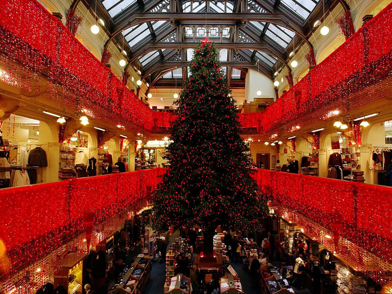 Jenners is famous for having some of the biggest and best Christmas decorations, including a 40 foot tree. Year: 2003