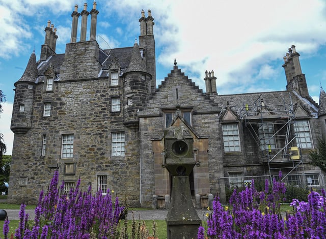 History records that the original Lauriston Castle was built in medieval times, but almost entirely destroyed in 1544 by the Early of Hertford's troops. The present-day tower house (left) dates from the 1590s and the site has been considerably extended and altered since.