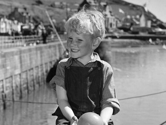 Jon Whitely was born in the Aberdeenshire town of Monymusk and starred in five films in five years during his career as a child actor. In 1945 he won an honorary 'juvenile' Academy Award for his roles in 'The Kidnappers'.
