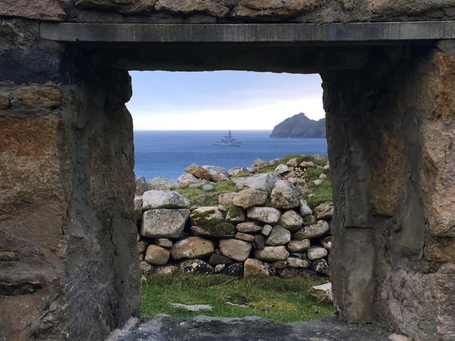 St Kilda became a UNESCO World Heritage site in 1986 and it is seen as ‘the most remote island in the British Isles’, even known as the ‘islands at the edge of the world’. A solemn yet fascinating location, it lies roughly 41 miles west of Benbecula in the Outer Hebrides, and is considered difficult to reach due to its position surrounded by the crashing waves of the Atlantic Ocean. While it hosts the largest colony of Atlantic Puffins in the UK, it is also known as the former home of Gaelic-speaking islanders for thousands of years before their way of life became unsustainable in 1930, it has since rested chillingly uninhabited.