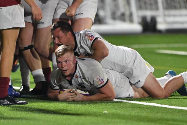 Fraser Renwick in try-scoring form for Southern Knights against Watsonians during Super6. (Photo by Paul Devlin / SNS Group)