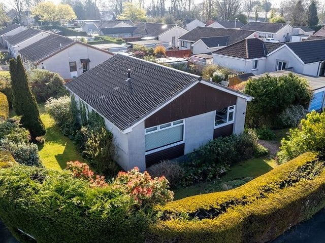 Three bedroom bungalow offering extensive accommodation set within an impressive corner plot offering excellent privacy surrounded by a mature hedge. Offers over £215,000.