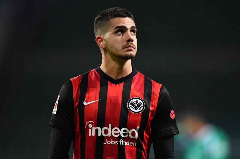 Eintracht Frankfurt striker Andre Silva is on the radar of Manchester United and Atletico Madrid. Silva could be sold for around £30million to 35million. (Todofichajes - in Spanish)