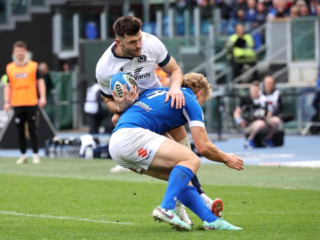 His second game back after a knee injury and he set up Steyn for his try. Showed lovely skills with a one-handed pick up but there was a couple of dodgy moments too for the full-back. 6