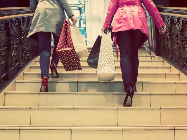 Meaning: The shopping. For example: “I’ll get the messages when I’m in town.”