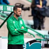 Hibs winger Jamie Murphy chats with manager Jack Ross. Photo by Craig Williamson/SNS Group