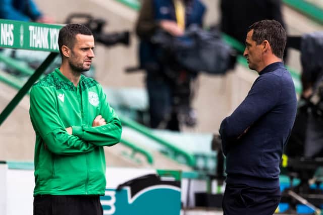 Hibs winger Jamie Murphy chats with manager Jack Ross. Photo by Craig Williamson/SNS Group