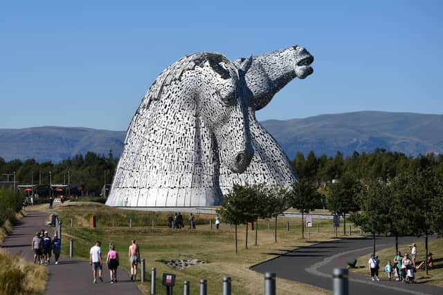 Signs have been put in place at the Helix - home of the world famous Kelpies - advising dog owners of the situation (Picture: Michael Gillen, National World)
